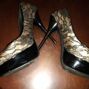 BLACK LACE STILETTO PUMPS